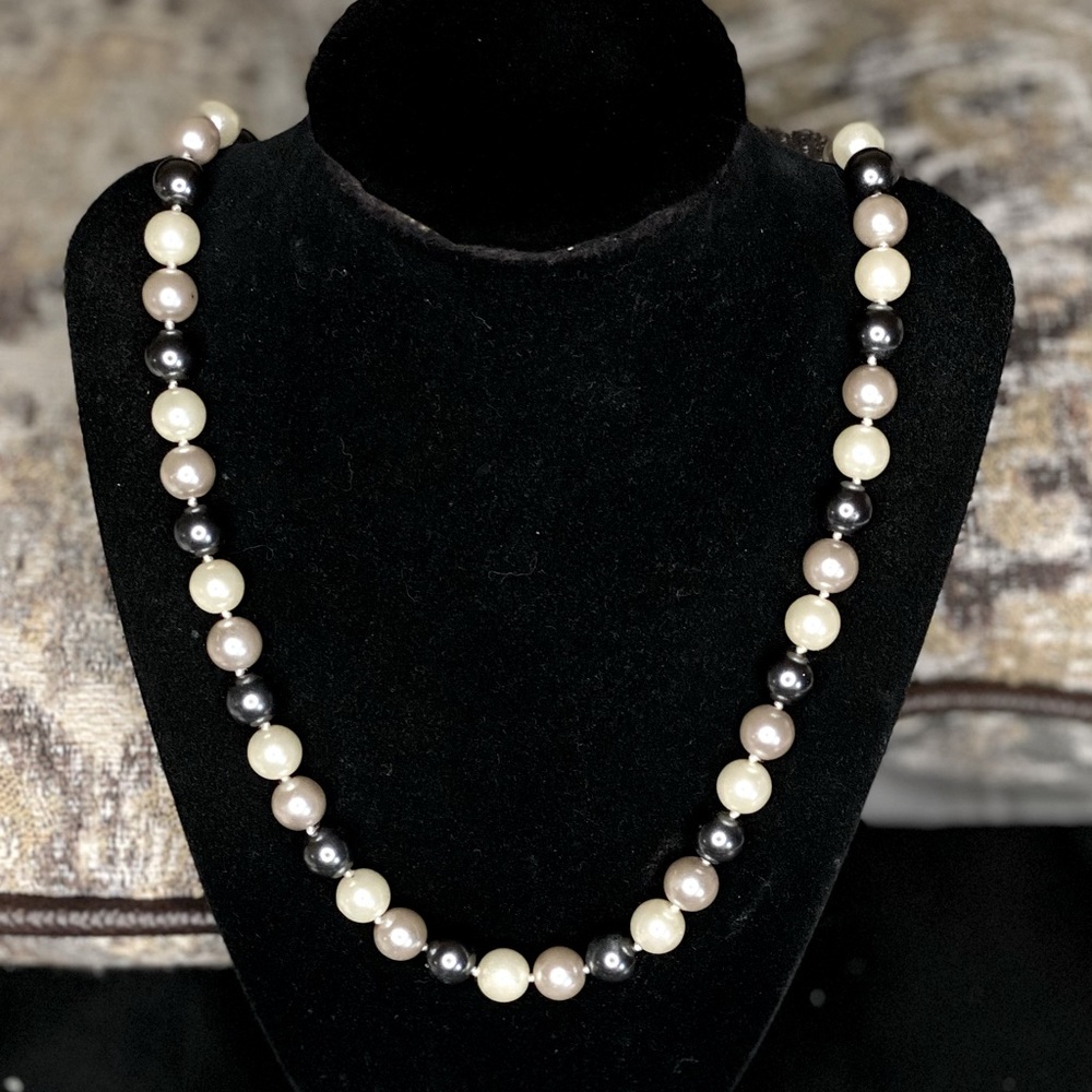 Single Layer Faux Pearl Necklace in Silver Blue, Gray and Off White.